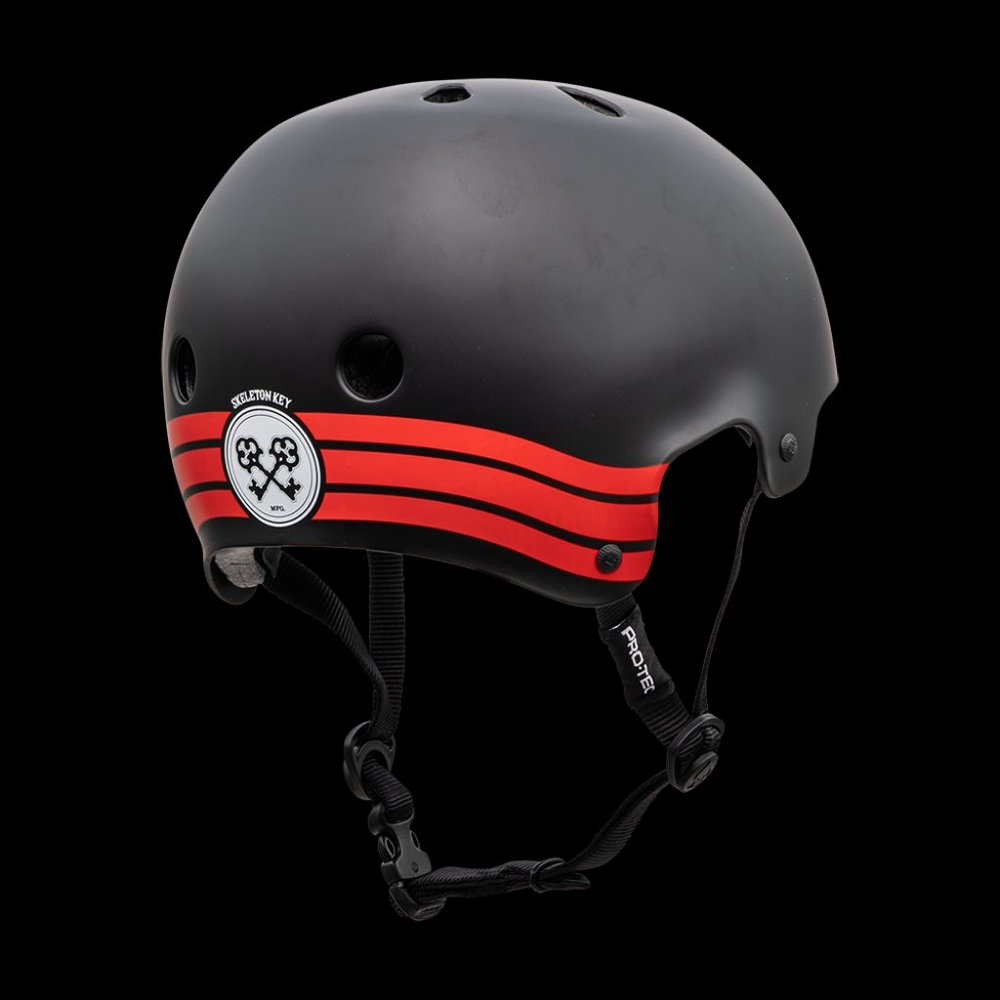 Pro Tech Helmet - Picture 3 of 5